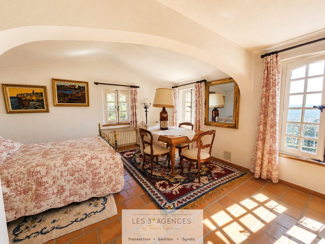 Villa in Grimaud, Provence-Alpes-Côte d'Azur, France 2 - 15694281