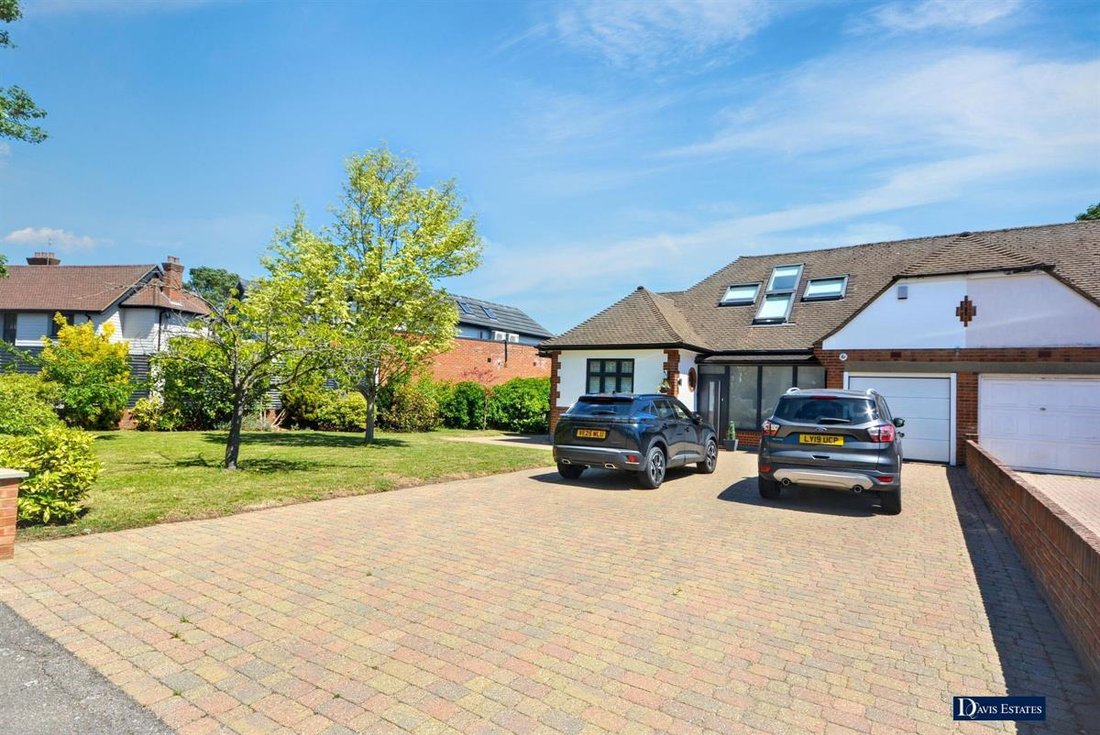 Chalet in County Park Estate, Romford, England 1 - 18222147