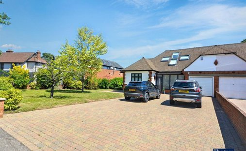 Chalet in County Park Estate, Romford, England 1