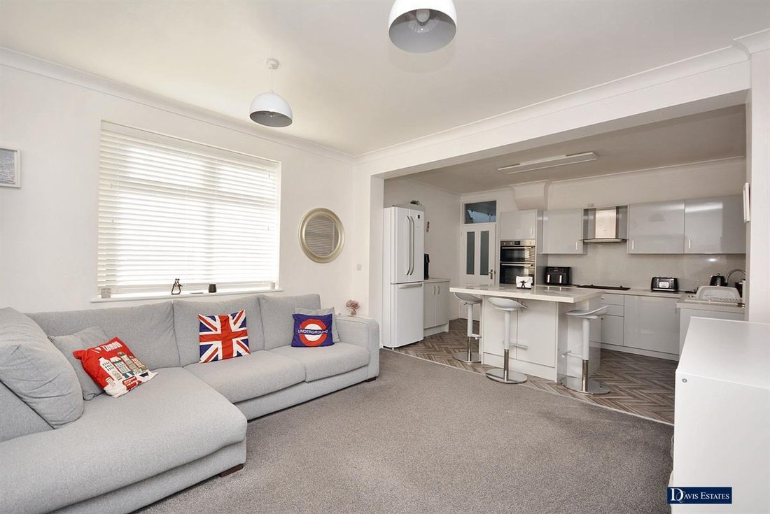 Chalet in County Park Estate, Romford, England 3 - 18222147