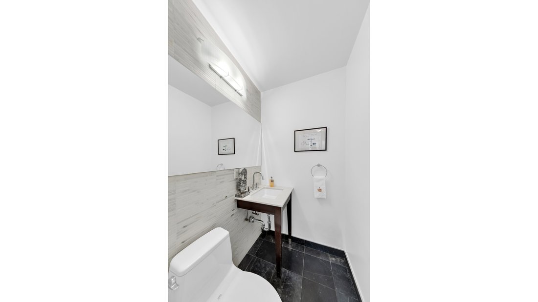Condo in New York, New York, United States 4 - 18223697
