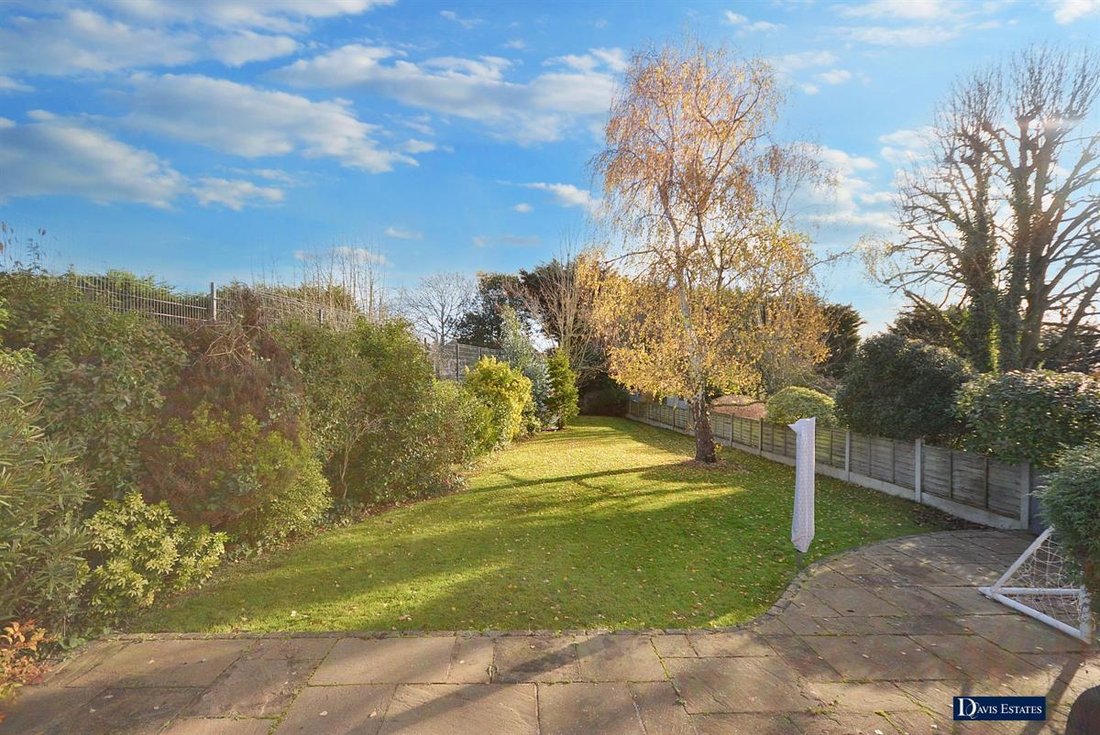 Chalet in County Park Estate, Romford, England 4 - 18222147