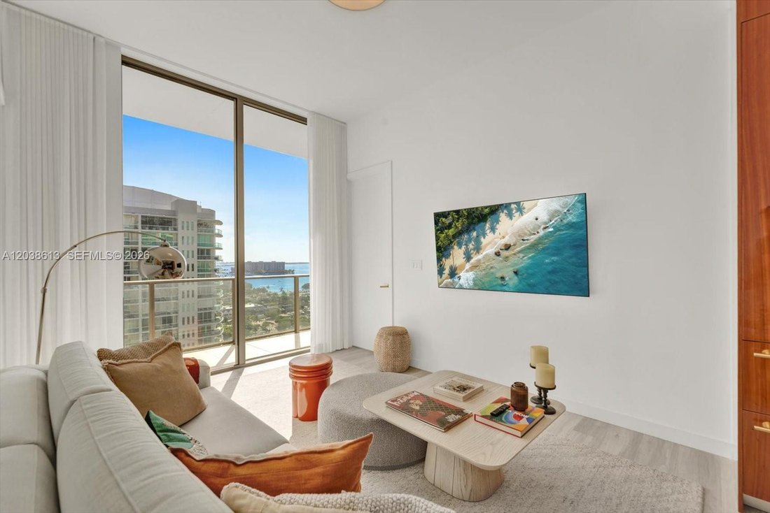 Condo in Miami, Florida, United States 4 - 18223391