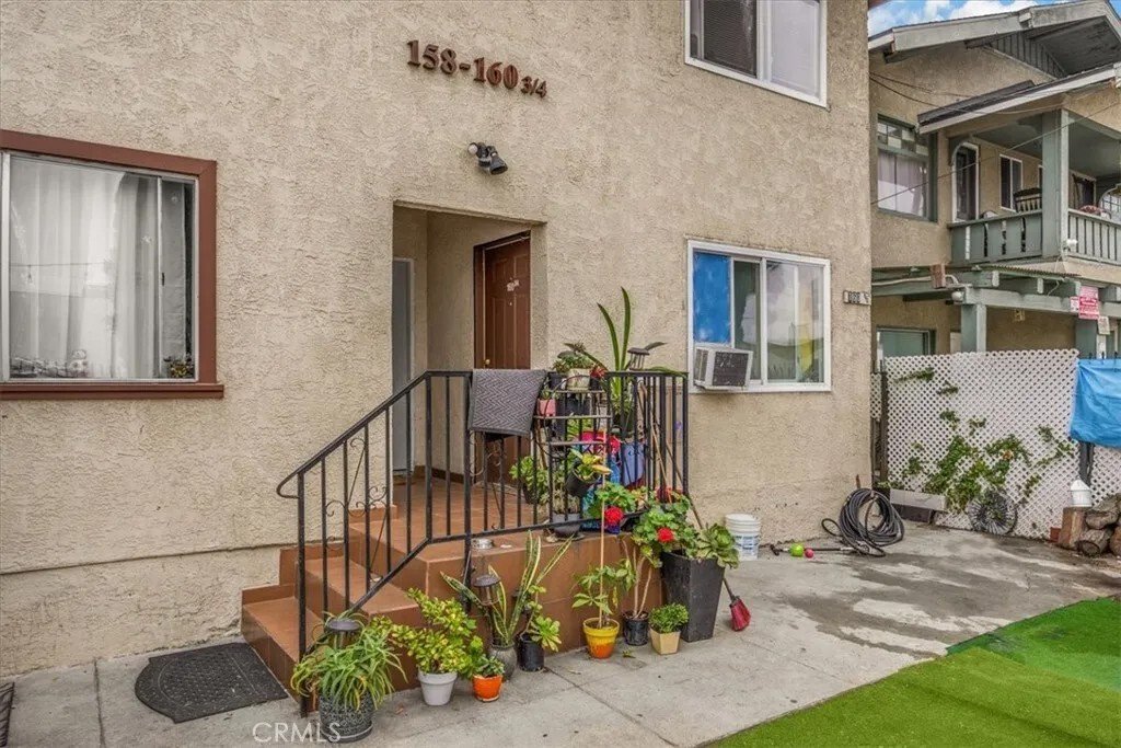 Los Angeles, California, United States 5 - 18223348