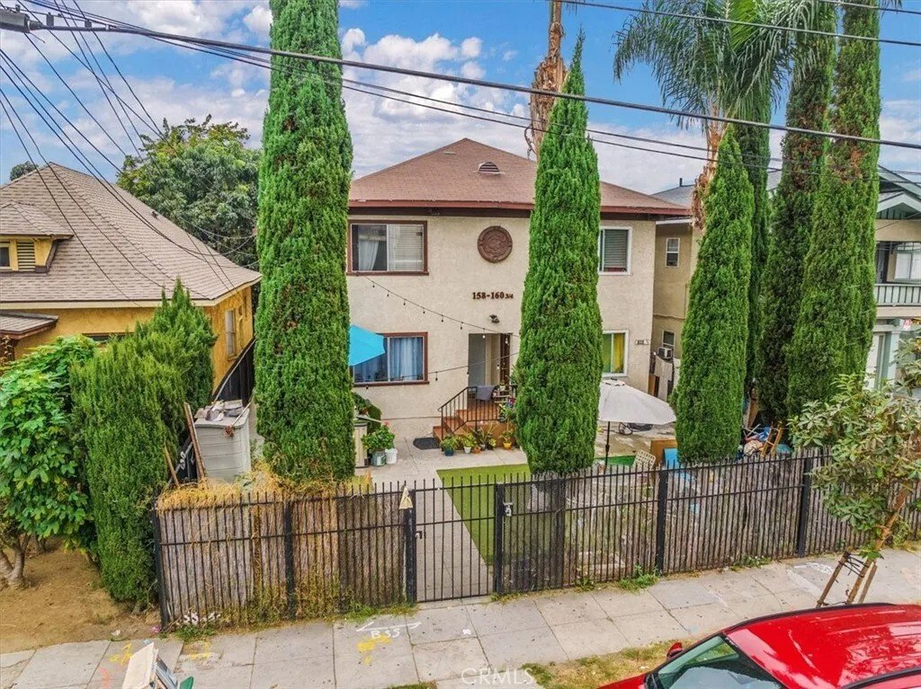 Los Angeles, California, United States 2 - 18223348