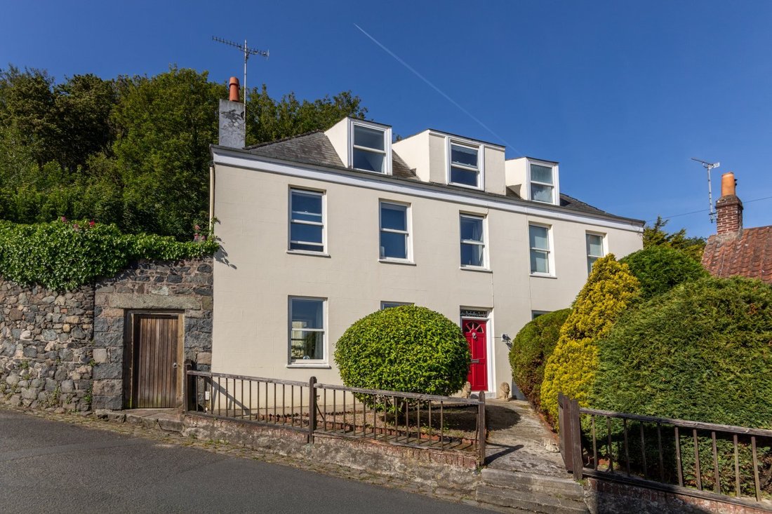 House in United Kingdom 1 - 18222575