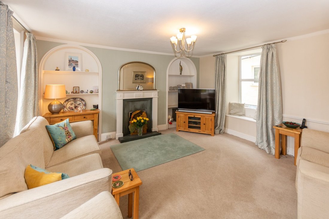 House in United Kingdom 4 - 18222575