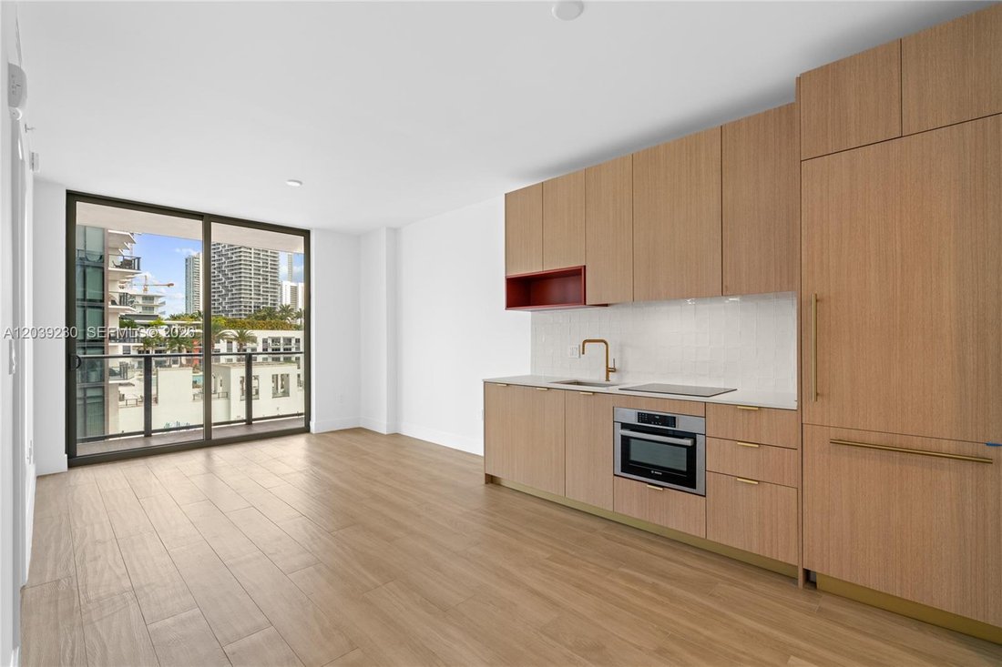 Condo in Miami, Florida, United States 3 - 18223557