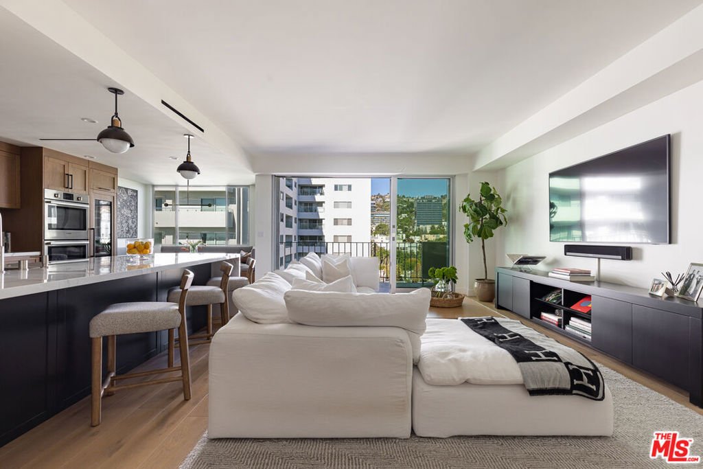 Condo in Los Angeles, California, United States 5 - 18223144