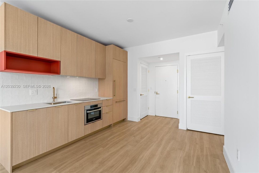 Condo in Miami, Florida, United States 5 - 18223557
