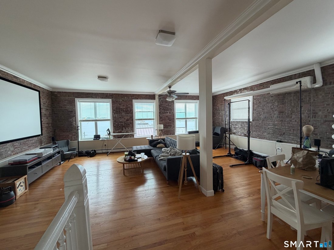 New London, Connecticut, United States 4 - 18223134