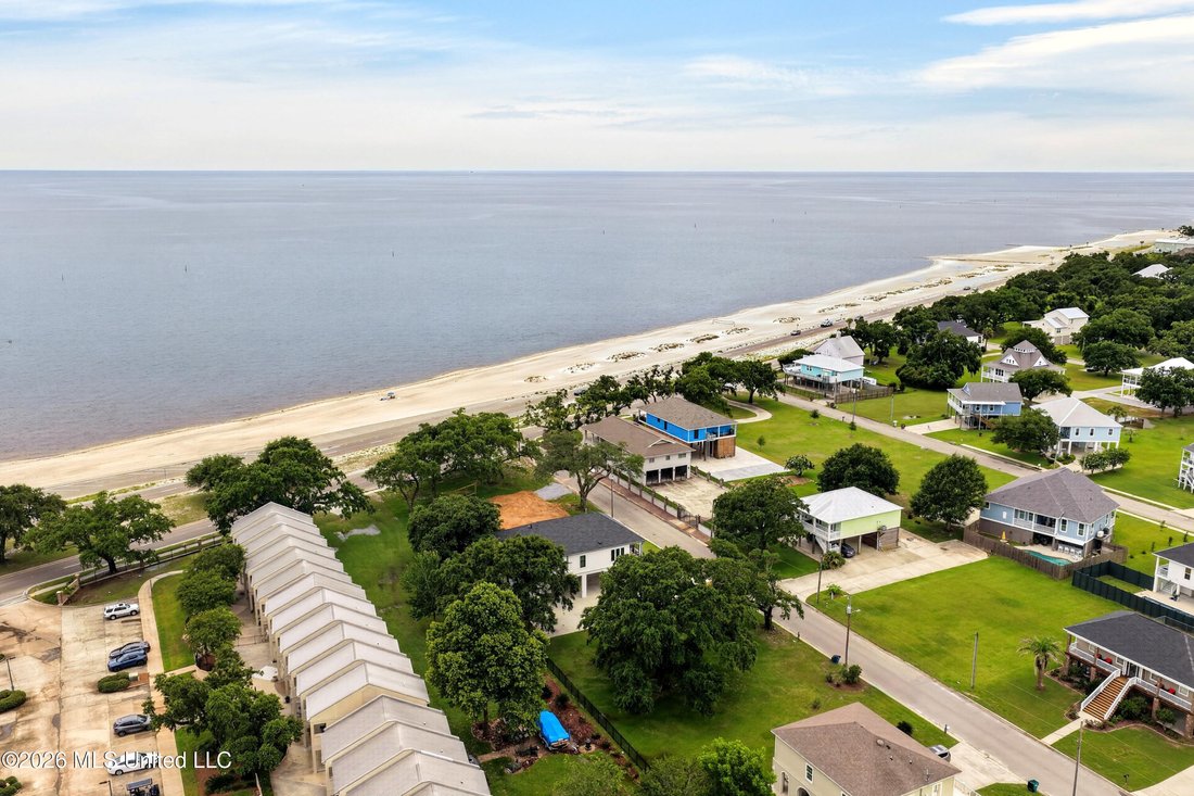 House in Long Beach, Mississippi, United States 4 - 18222182