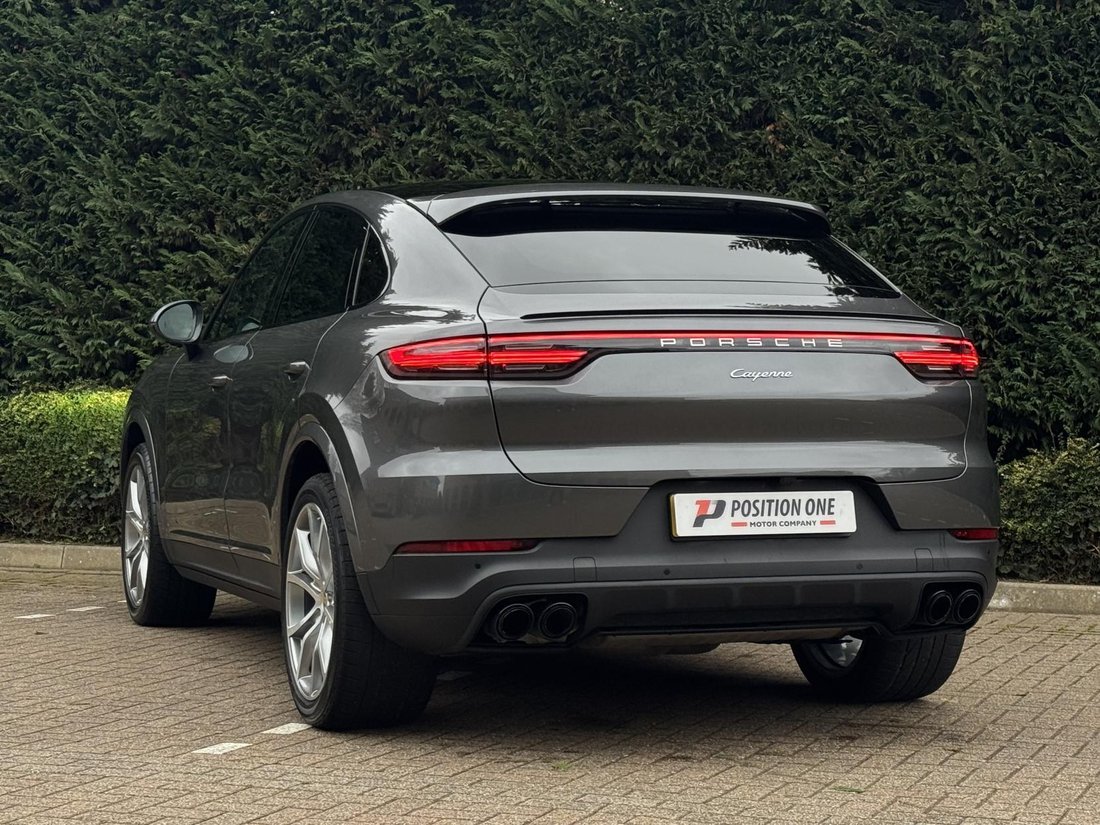 Coupe in Leatherhead, United Kingdom 5 - 18147681