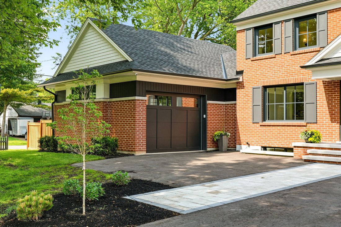 House in Burlington, Canada 5 - 18223777