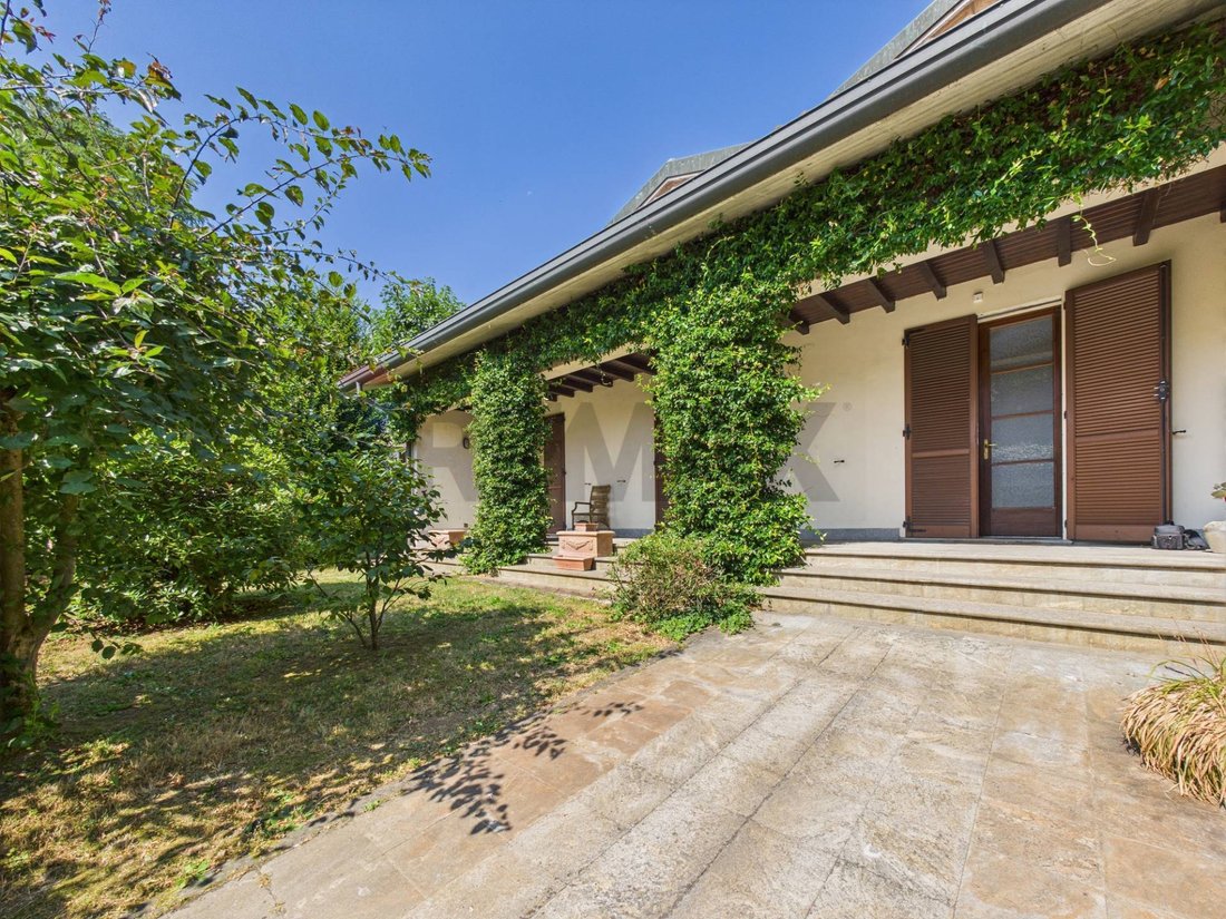 Villa in San Genesio ed Uniti, Lombardy, Italy 2 - 18228897