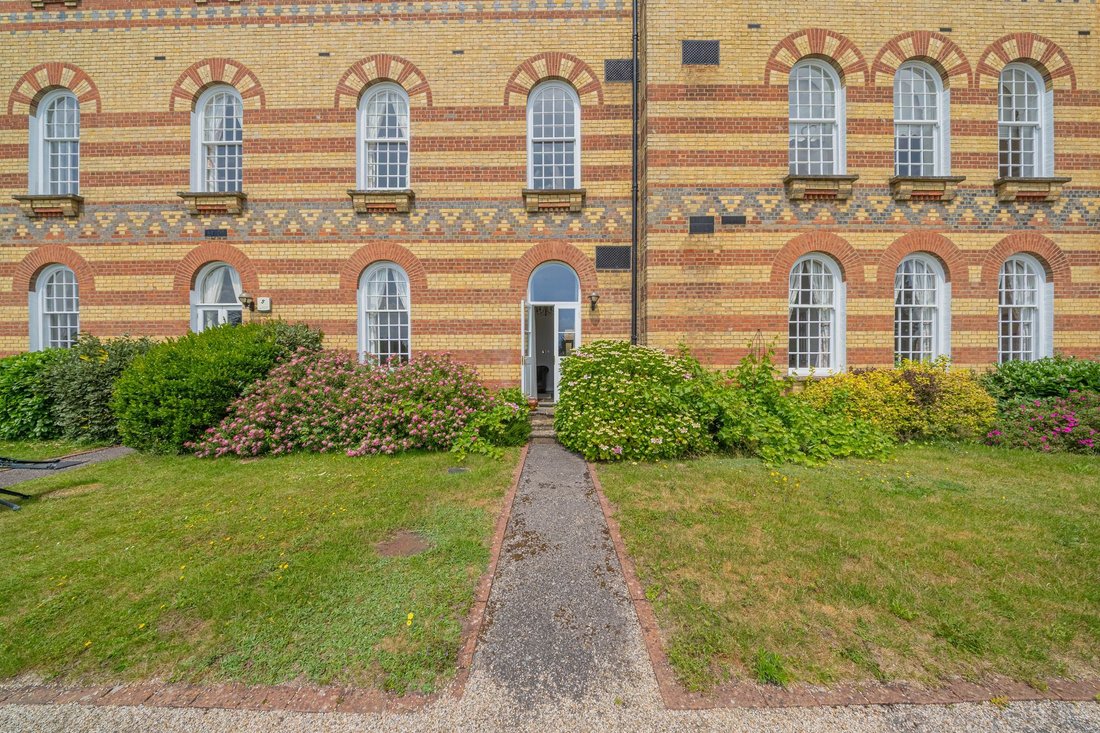 House in Haywards Heath, England 3 - 18224203