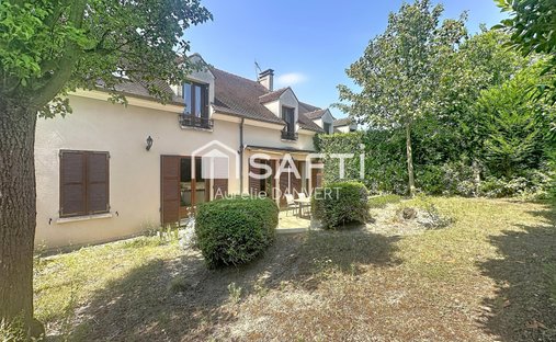 House in Centre Ville, Rueil-Malmaison, France 1