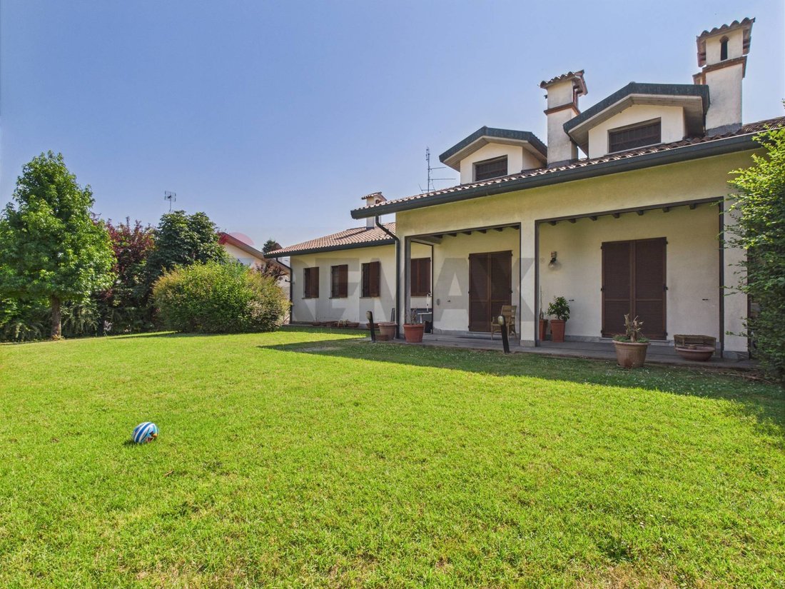 Villa in San Genesio ed Uniti, Lombardy, Italy 3 - 18228897