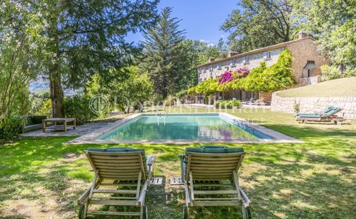 Villa in Châteauneuf-Grasse, Provence-Alpes-Côte d'Azur, France 1
