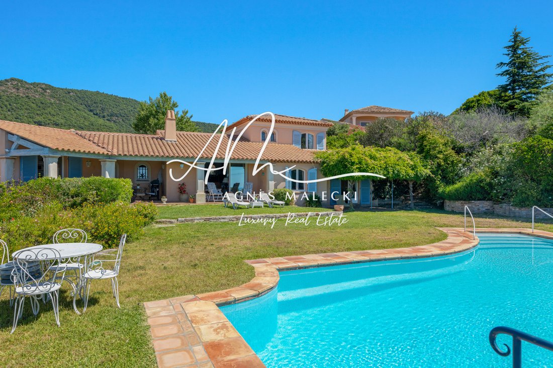 Estate in Rayol-Canadel-sur-Mer, Provence-Alpes-Côte d'Azur, France 3 - 18092473