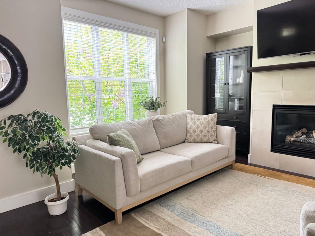 House in Calgary, Alberta, Canada 5 - 18230586