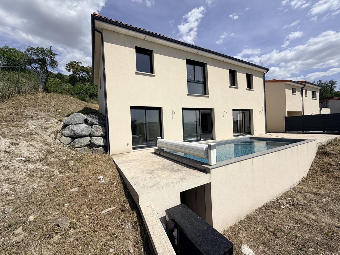 Villa in Mur-sur-Allier, Auvergne-Rhône-Alpes, France 2 - 18229216