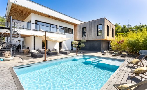 Villa in Enval, Auvergne-Rhône-Alpes, France 1