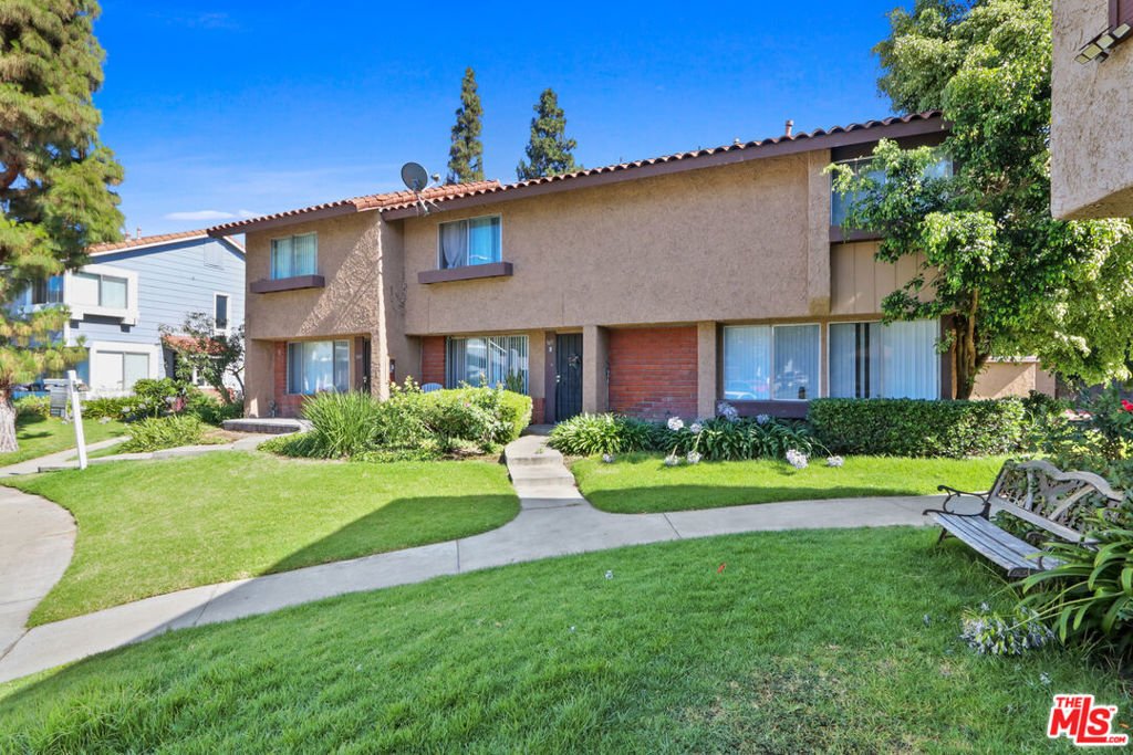 Placentia, California, United States 2 - 18233853