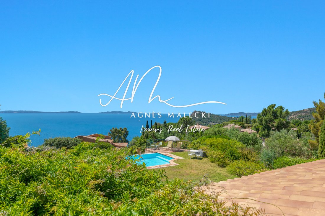 Estate in Rayol-Canadel-sur-Mer, Provence-Alpes-Côte d'Azur, France 1 - 18092473