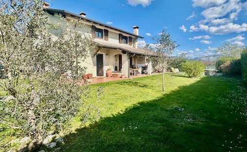House in Fontia-Fossola-Fossone, Marina di Carrara, Tuscany 1