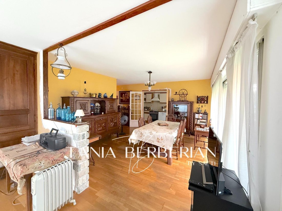 Apartment in Domaine National du Château, Versailles, France 3 - 18233395