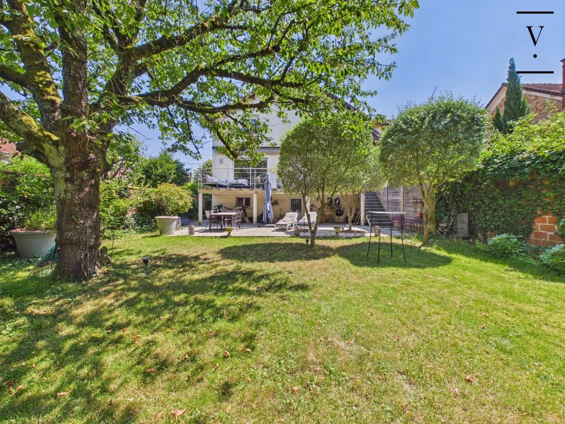 Est, Vaires-sur-Marne, France 3 - 18232639