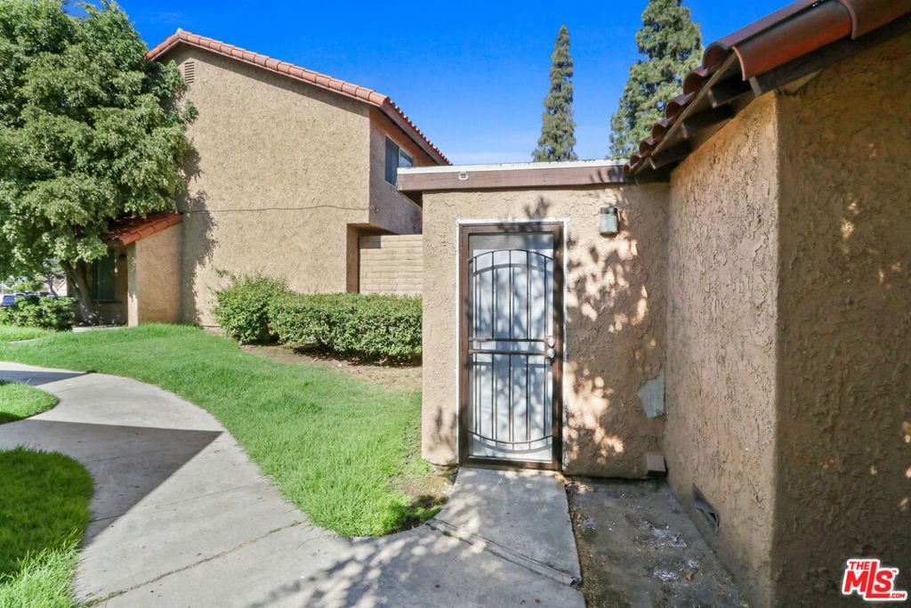 Placentia, California, United States 5 - 18233853