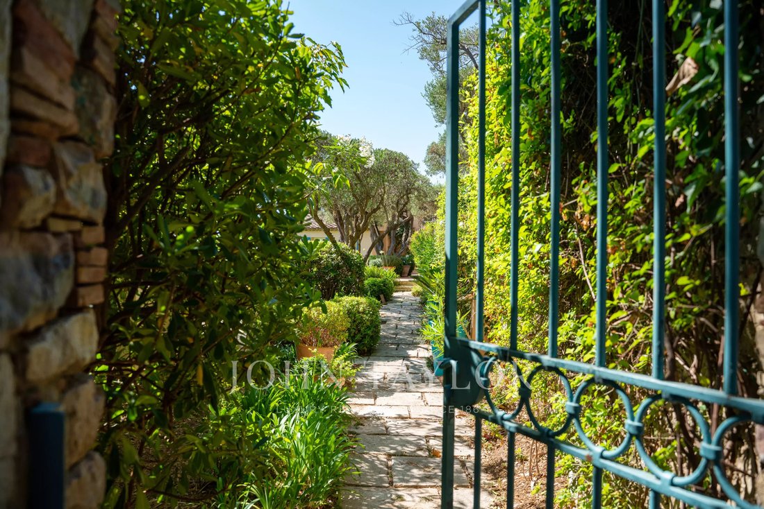 Villa in Grimaud, Provence-Alpes-Côte d'Azur, France 1 - 18231934