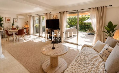 Apartment in Four à Chaux, Le Cannet, France 1
