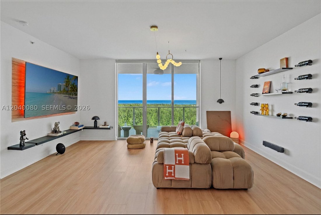 Condo in North Miami Beach, Florida, United States 2 - 18231844