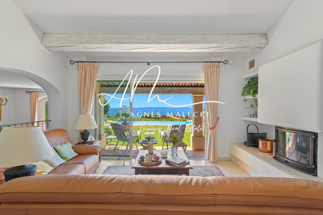 Estate in Rayol-Canadel-sur-Mer, Provence-Alpes-Côte d'Azur, France 5 - 18092473