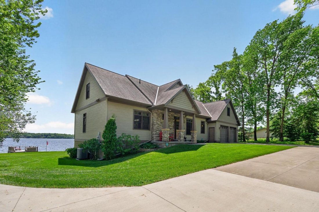 House in Sauk Centre, Minnesota, United States 1 - 18230957