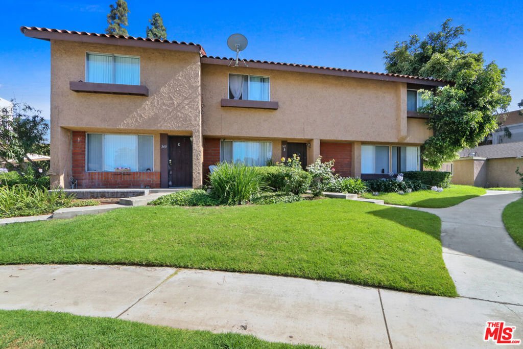 Placentia, California, United States 1 - 18233853