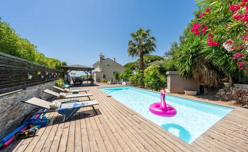 House in Font de Veyre, Cannes, France 1