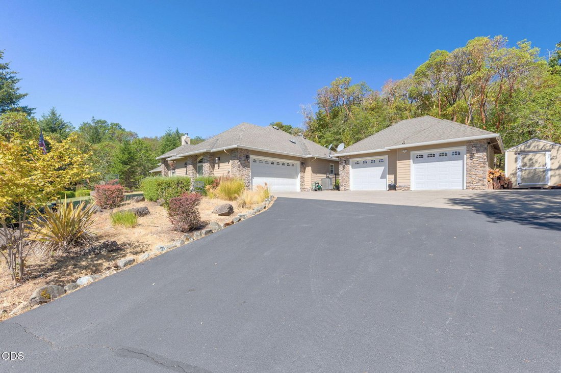 House in Grants Pass, Oregon, United States 4 - 18233616