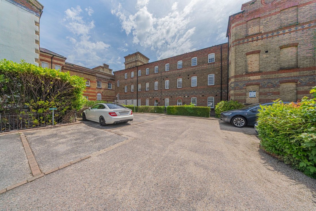 House in Haywards Heath, England 2 - 18224203