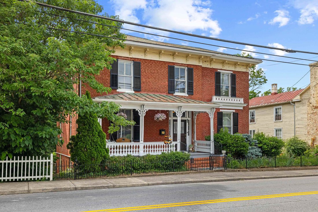 House in Staunton, Virginia, United States 2 - 18233609