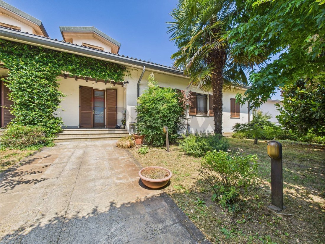 Villa in San Genesio ed Uniti, Lombardy, Italy 1 - 18228897