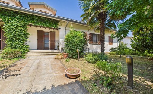 Villa in San Genesio ed Uniti, Lombardy, Italy 1