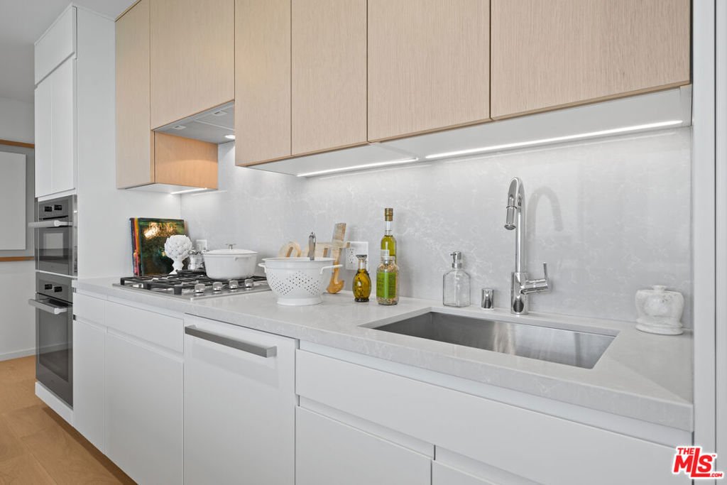 Condo in Los Angeles, California, United States 5 - 18225164