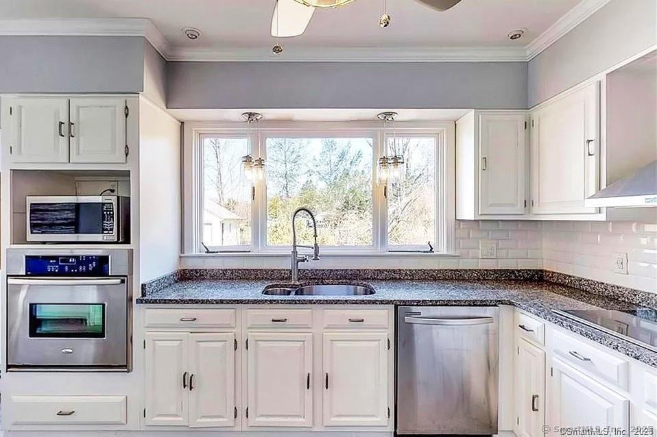 House in Trumbull, Connecticut, United States 4 - 16164216