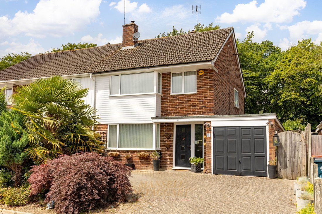 House in Furnace Green, Crawley, England 1 - 18224184