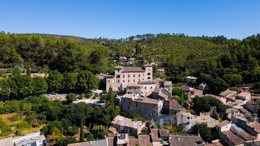 Schloss in Montfort-sur-Argens, Provence-Alpes-Côte d'Azur, Frankreich 1 - 17325152