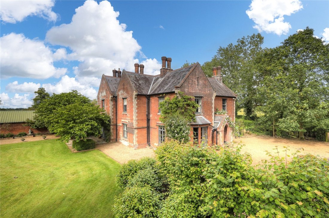 House in Suffolk, England 2 - 18224096